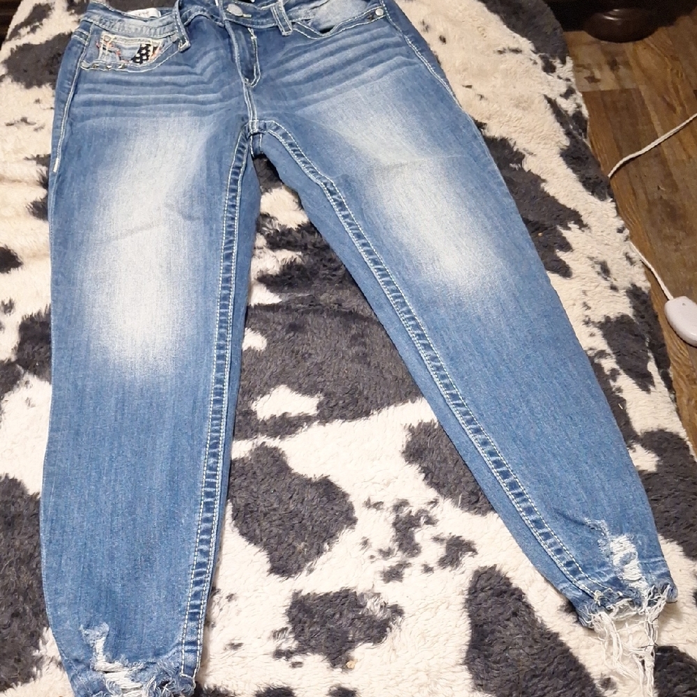 Trendy Blue Distressed Ankle Jeans Size 8
